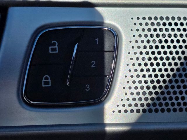 2022 Ford Explorer ST photo 4