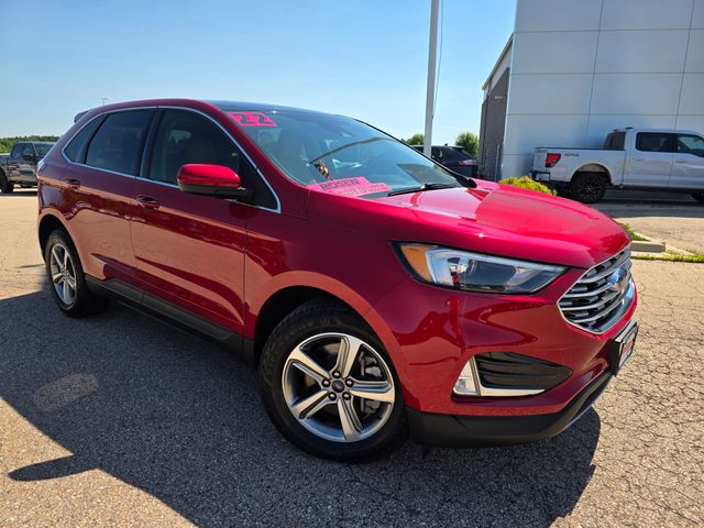 2022 Ford Edge SEL photo 2
