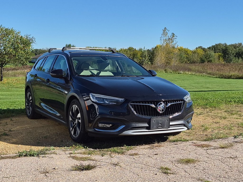 Used 2018 Buick Regal TourX Preferred with VIN W04GU8SX5J1117770 for sale in Belleville, WI