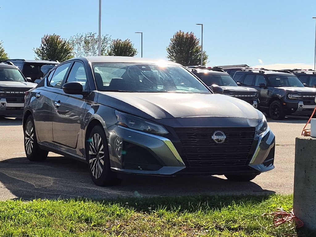 Used 2024 Nissan Altima SV with VIN 1N4BL4DV5RN364465 for sale in Belleville, WI