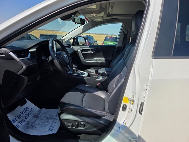 2020 Toyota RAV4 Limited photo 3