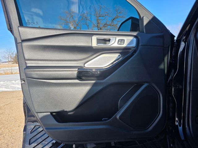 2022 Ford Explorer ST photo 3