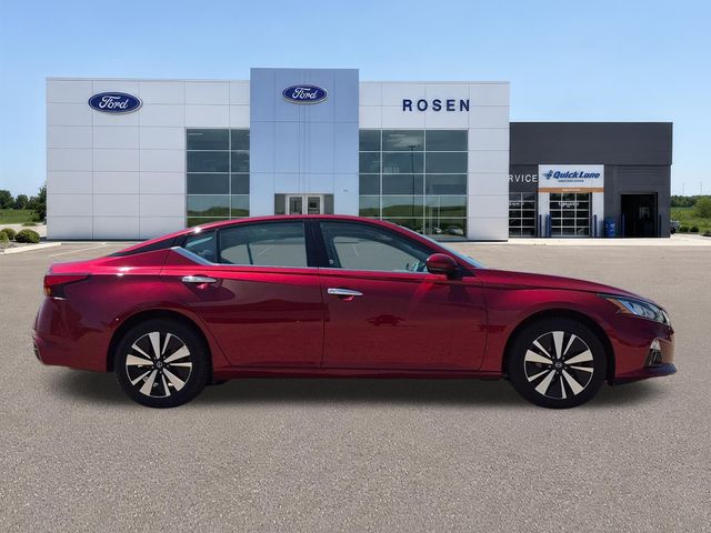 Used 2019 Nissan Altima SV with VIN 1N4BL4DW3KC178062 for sale in Belleville, WI