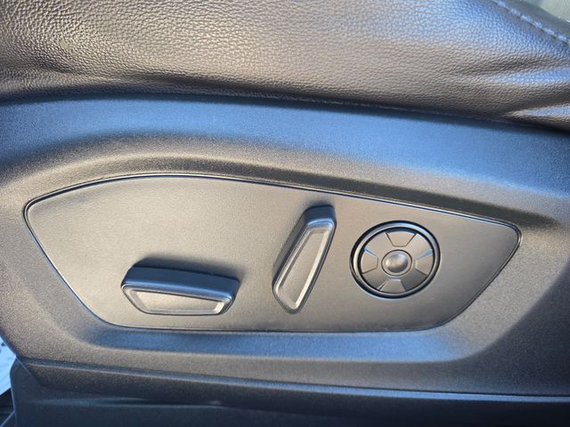 2022 Ford Explorer ST photo 2