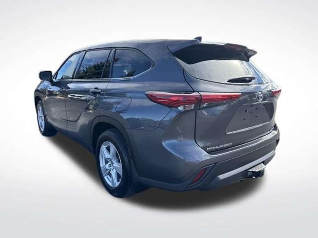 Used 2022 Toyota Highlander LE SUV