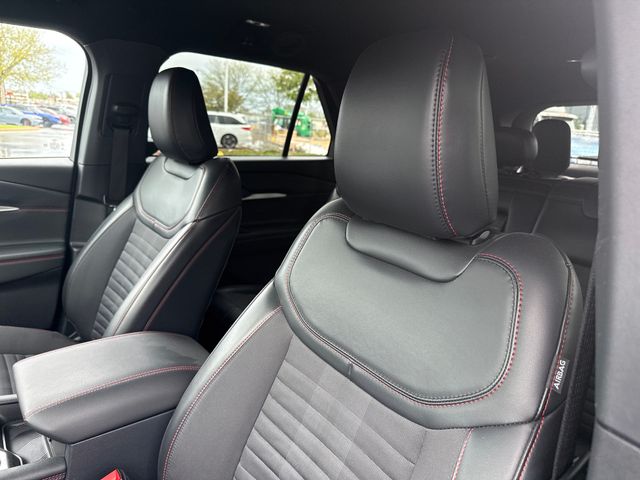 2025 Ford Explorer ST-LINE - Photo 12