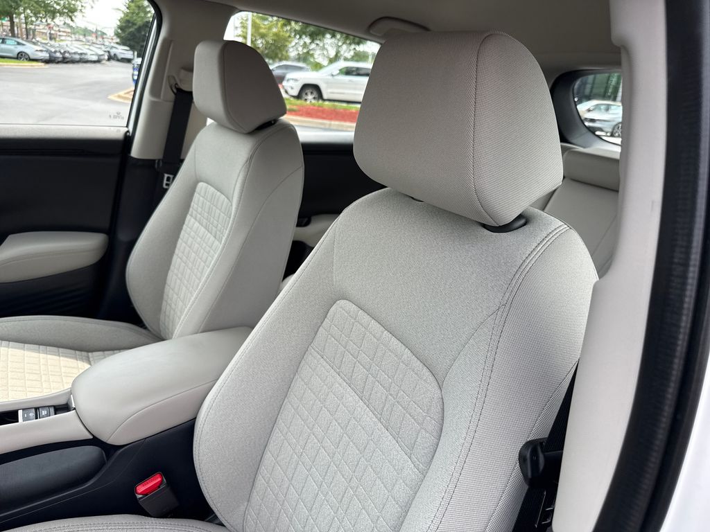 2025 Honda HR-V LX - Photo 12