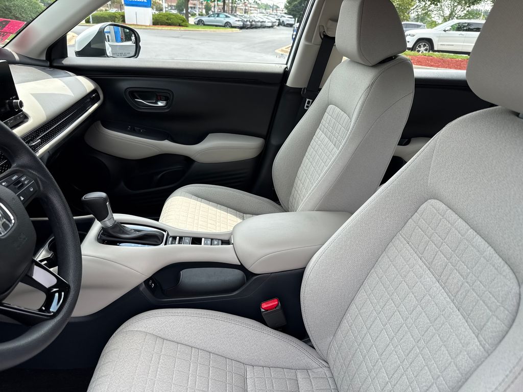 2025 Honda HR-V LX - Photo 13
