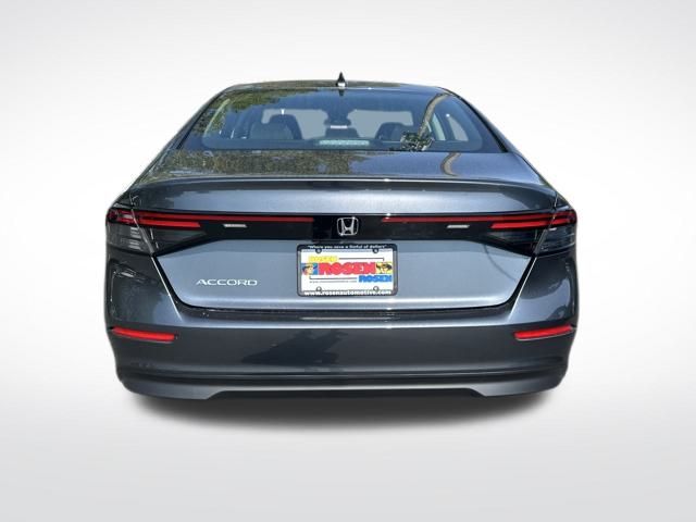 2025 Honda Accord LX photo 4
