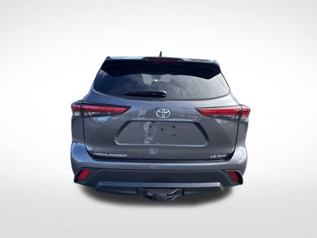 Used 2022 Toyota Highlander LE SUV