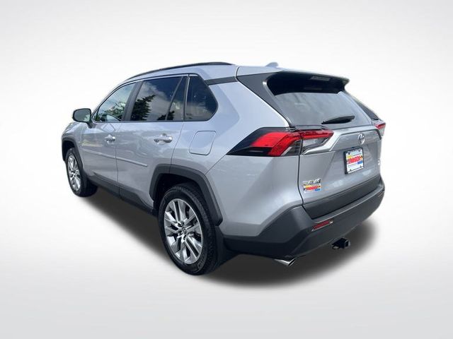 2023 Toyota RAV4 XLE Premium photo 3