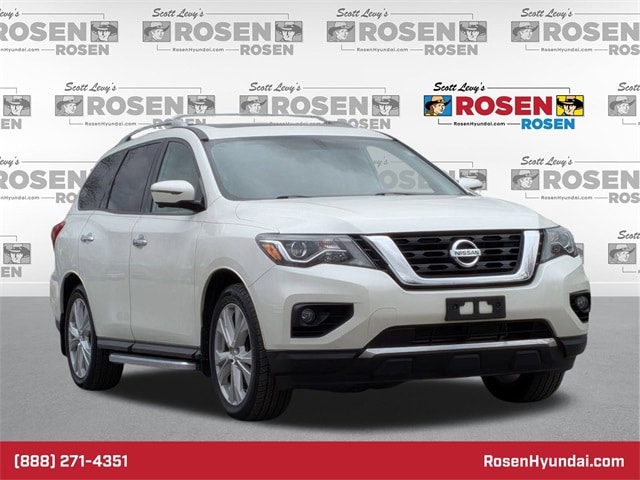 2019 Nissan Pathfinder SL's photo