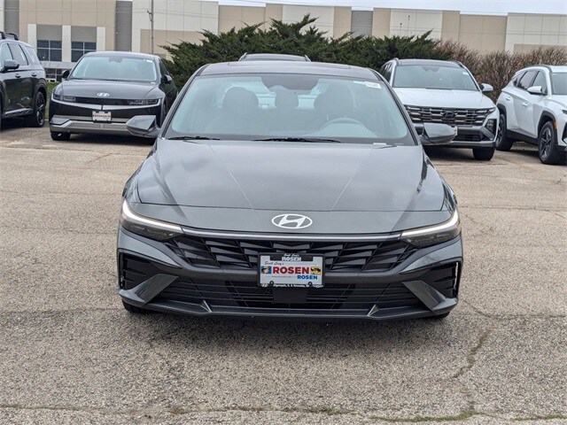 2025 Hyundai Elantra SEL Convenience photo 2