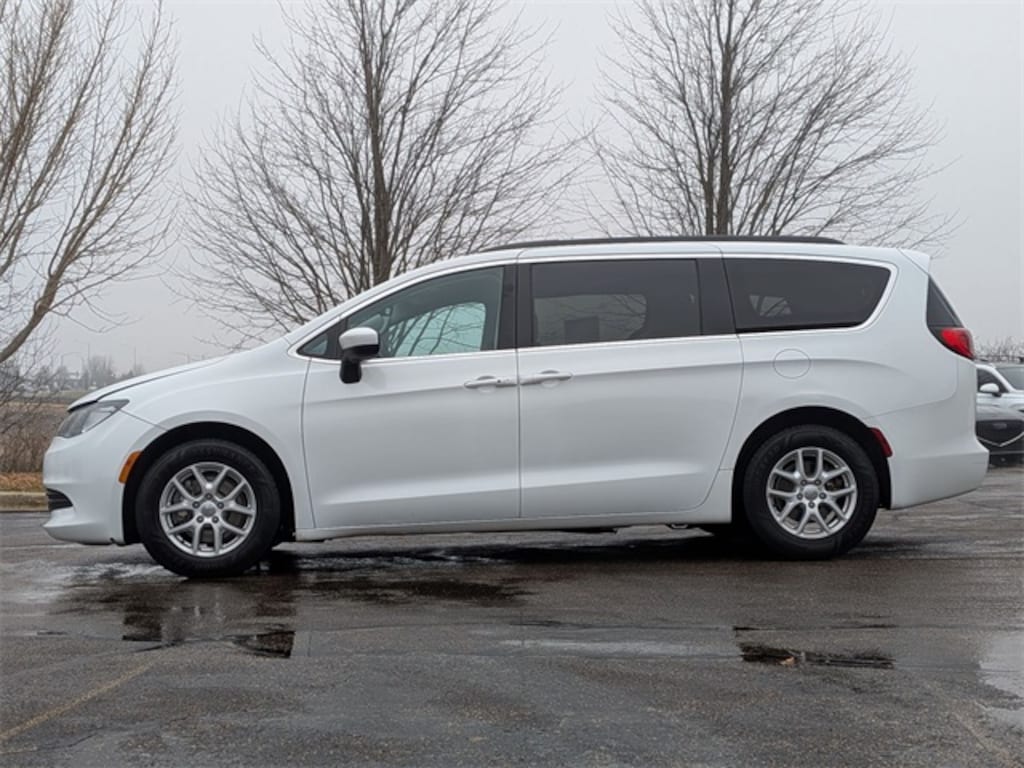 Used 2017 Chrysler Pacifica LX Minivan/Van