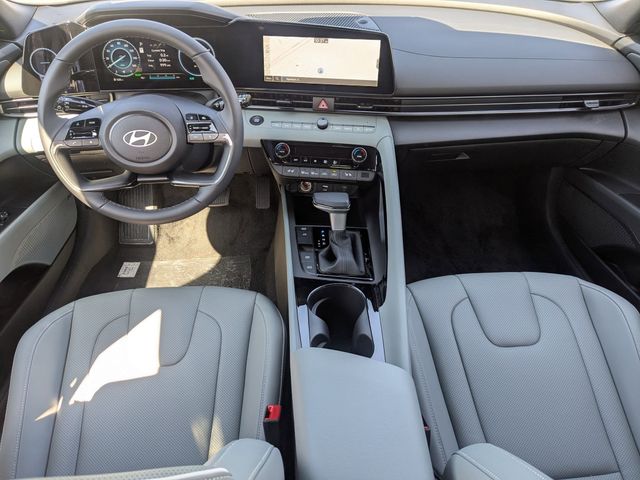2025 Hyundai Elantra Limited - Photo 23