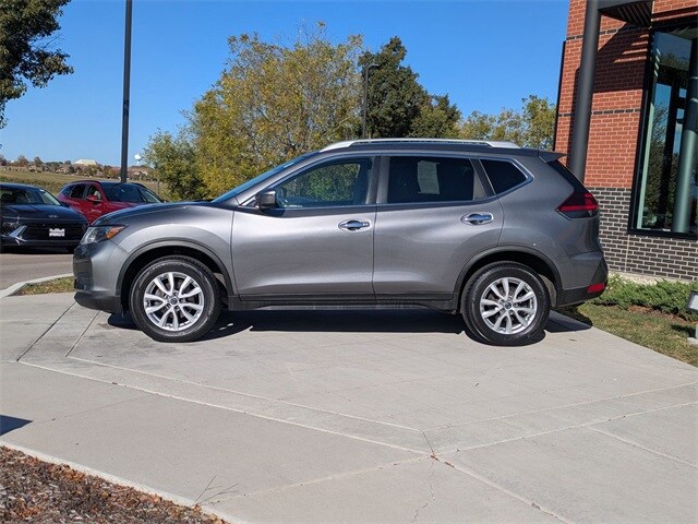 2019 Nissan Rogue SV photo 4