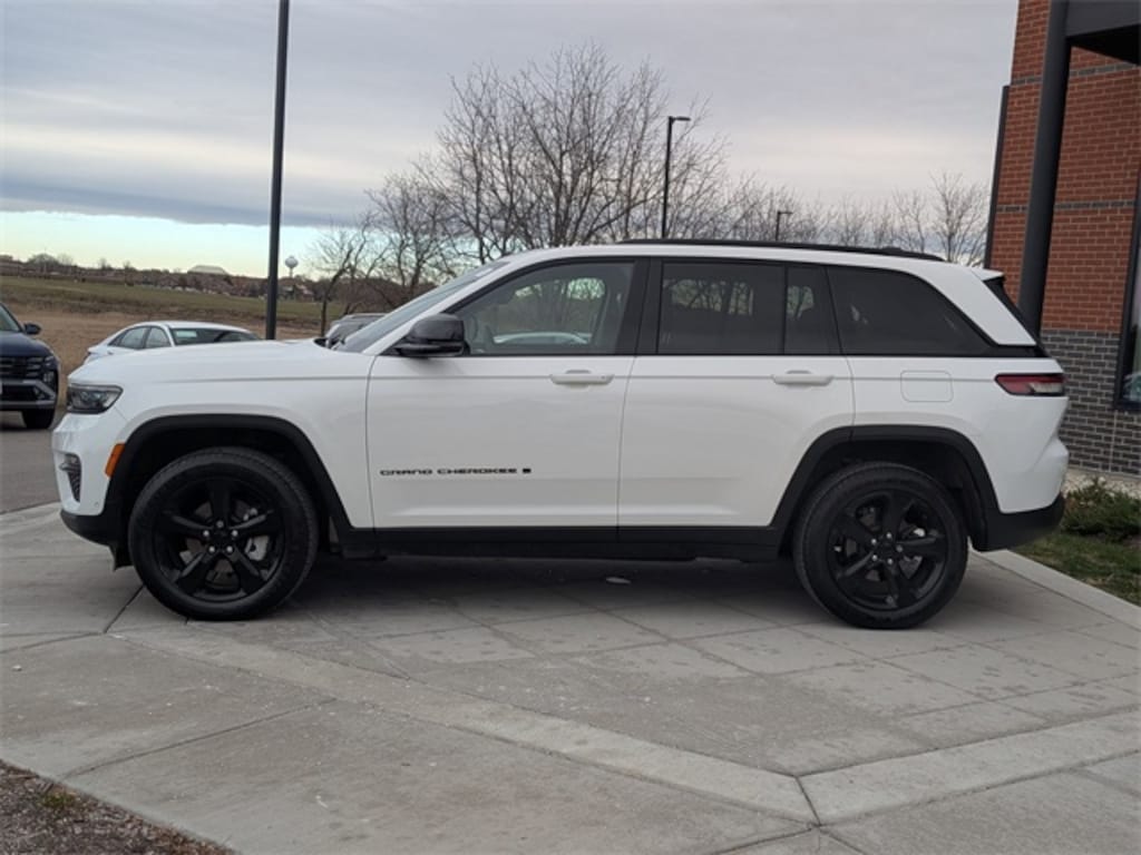 Used 2023 Jeep Grand Cherokee Limited SUV