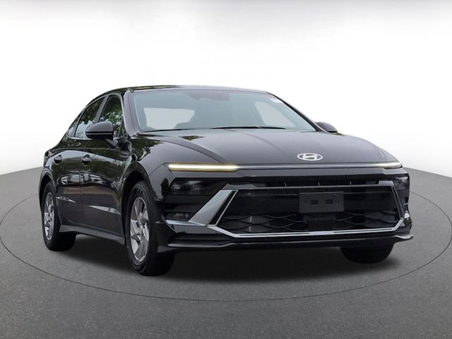 2026 Hyundai Sonata SE's photo