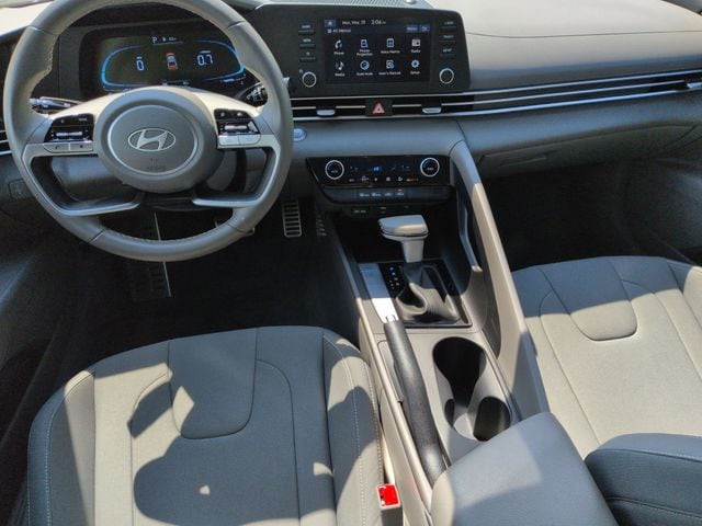 2025 Hyundai Elantra SEL - Photo 22