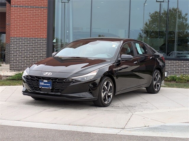 2023 Hyundai Elantra SEL photo 2