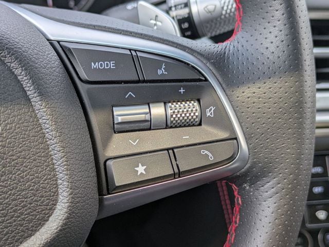 2025 GENESIS G70 Standard - Photo 17