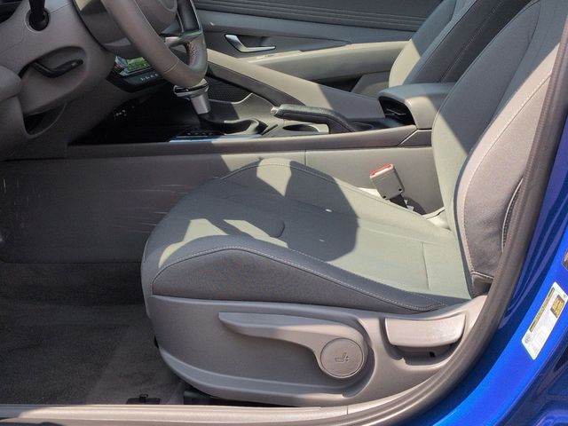 2025 Hyundai Elantra SEL - Photo 11