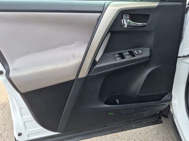2015 Toyota RAV4 XLE - Photo 11