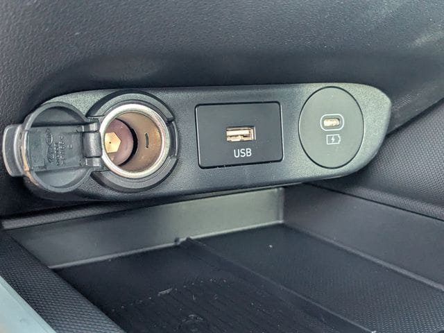 2025 Hyundai Elantra Limited - Photo 19
