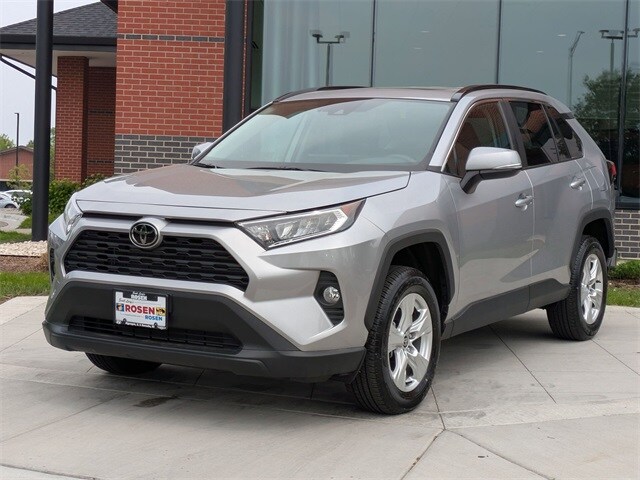 2021 Toyota RAV4 XLE photo 3