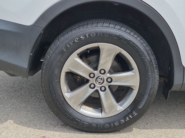 2015 Toyota RAV4 XLE - Photo 8