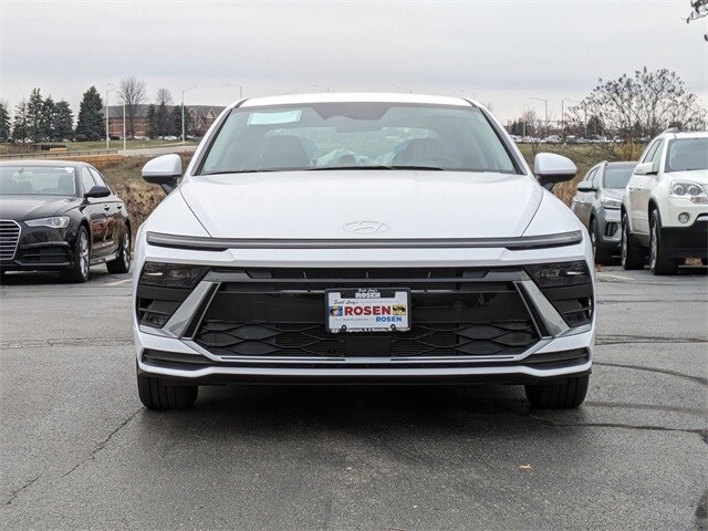 2025 Hyundai Sonata SE photo 2