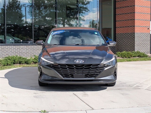 2022 Hyundai Elantra SEL Convenience photo 2