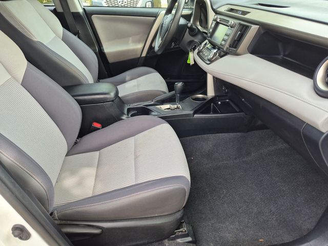 2015 Toyota RAV4 XLE - Photo 23