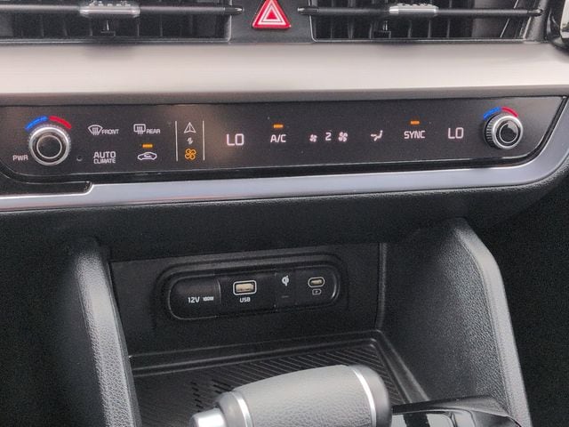 2025 Kia Sportage EX - Photo 22