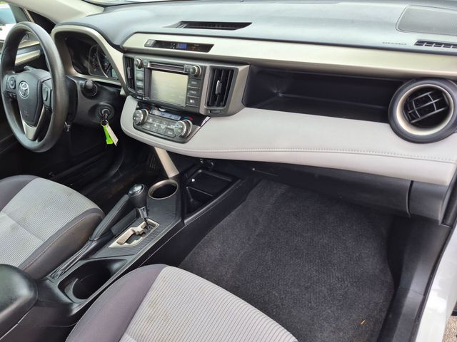 2015 Toyota RAV4 XLE - Photo 24