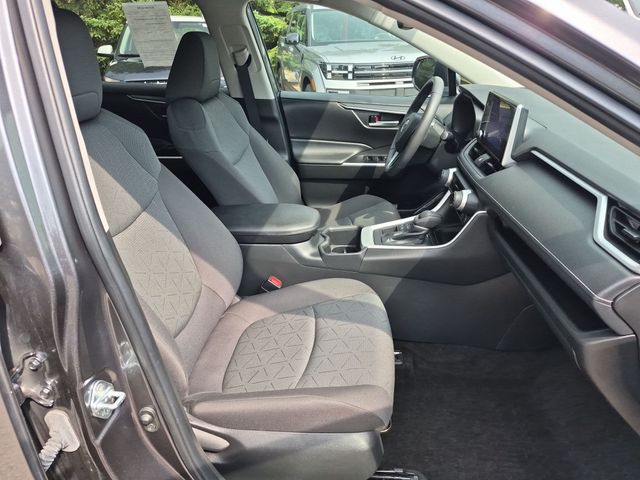 2023 Toyota RAV4 XLE - Photo 32