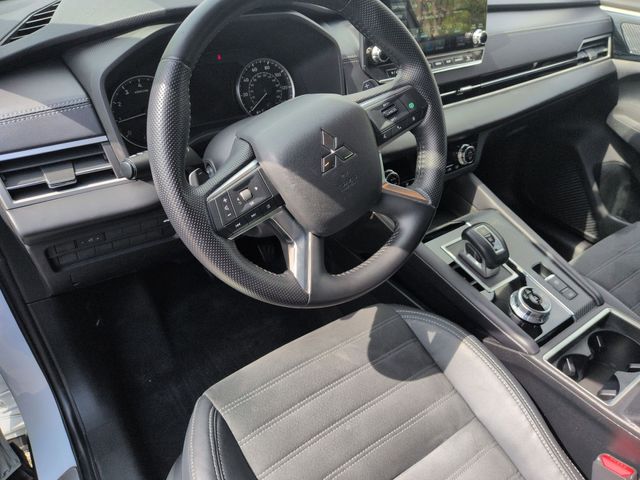 2023 Mitsubishi Outlander SE - Photo 10