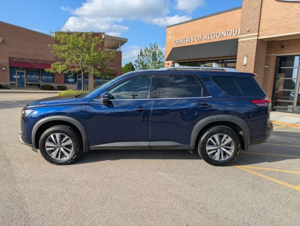 Used 2023 Nissan Pathfinder SL SUV