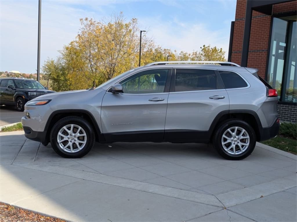 Used 2017 Jeep Cherokee Latitude SUV