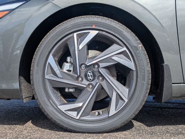 2025 Hyundai Elantra Limited - Photo 9