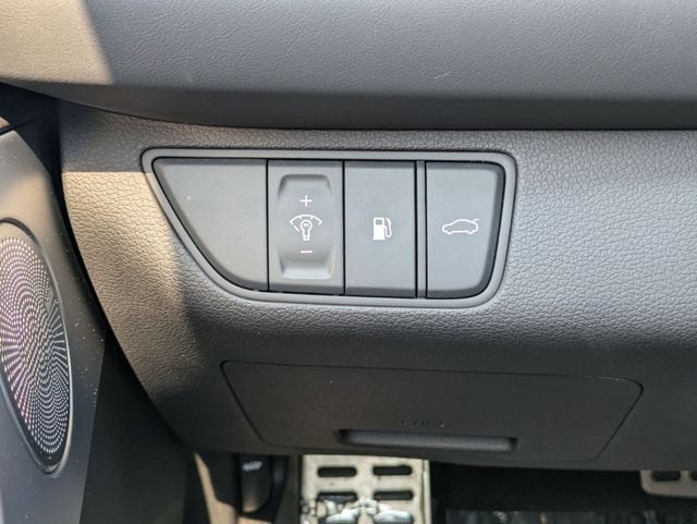 2025 GENESIS G70 Standard - Photo 23