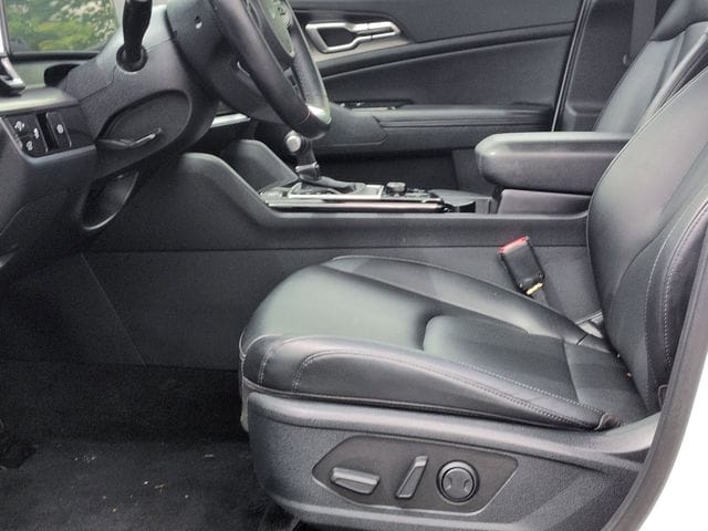 2025 Kia Sportage EX - Photo 11