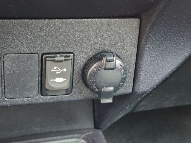 2015 Toyota RAV4 XLE - Photo 18