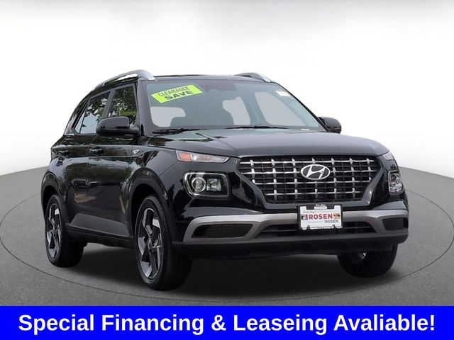 2026 Hyundai Venue SEL w/ 2-Tone Roof IVT's photo