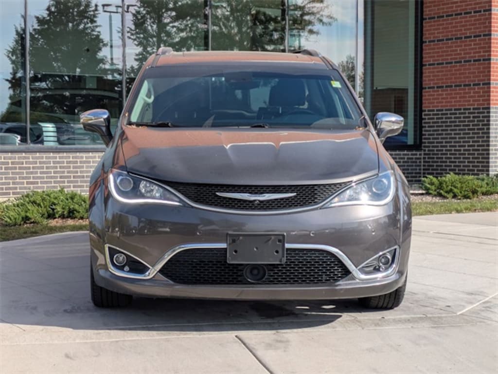 Used 2017 Chrysler Pacifica Limited Minivan/Van