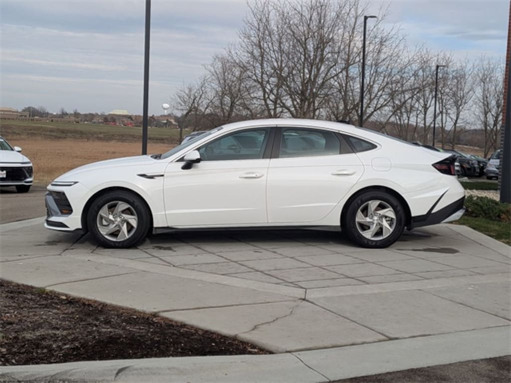 Used 2025 Hyundai Sonata SE Sedan