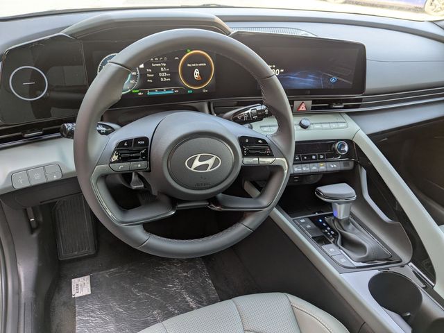 2025 Hyundai Elantra Limited - Photo 12