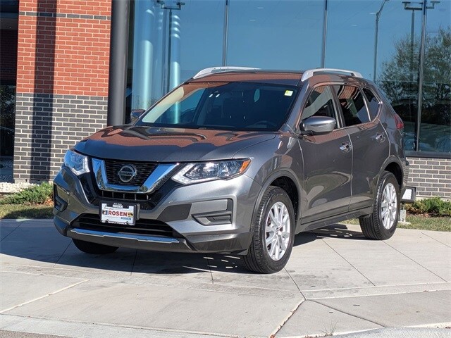 2019 Nissan Rogue SV photo 3