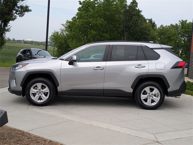 2021 Toyota RAV4 XLE photo 4