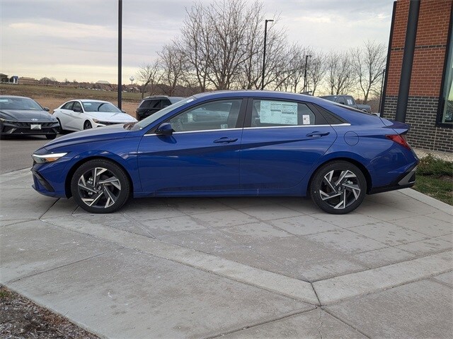 2024 Hyundai Elantra SEL Convenience photo 4